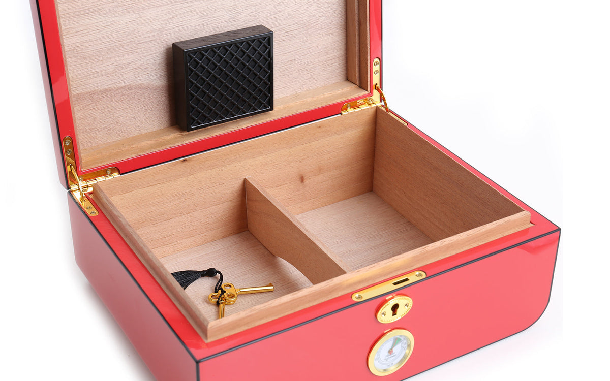 CIGAR BOX IN LACQUERED RED CARBON FIBER