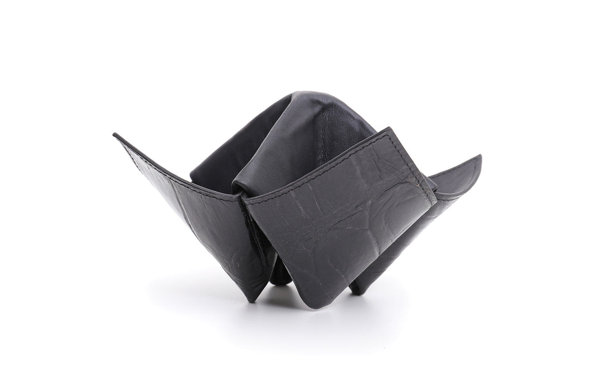 BLACK ORIGAMI PIPE/OBJECT HOLDER